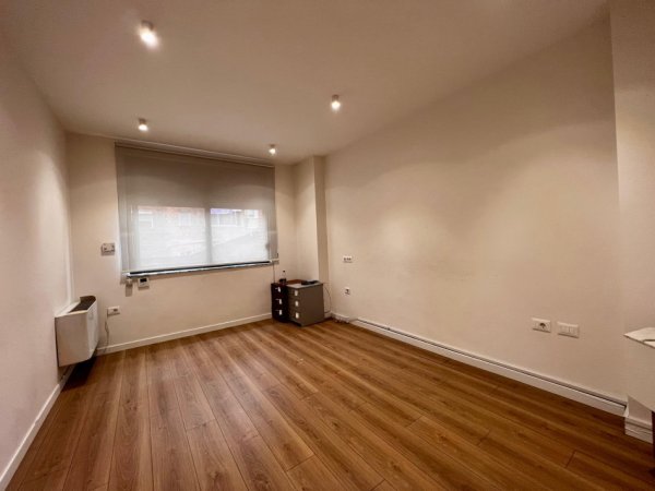 Tirane, jepet me qera apartament 3+1+Ballkon Kati 3, 137 m² 950 € (Myslym Shyri)