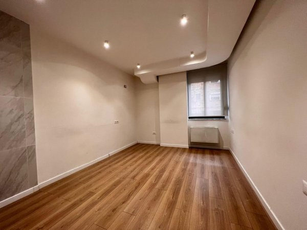 Tirane, jepet me qera apartament 3+1+Ballkon Kati 3, 137 m² 950 € (Myslym Shyri)