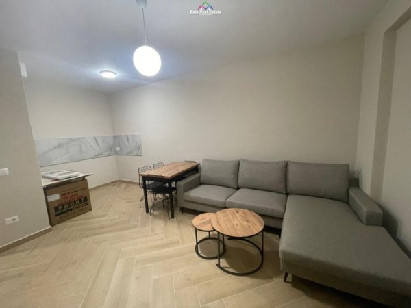 Tirane, jepet me qera apartament 1+1 Kati 5, 65 m² 550 € (shkolla ebaletit)
