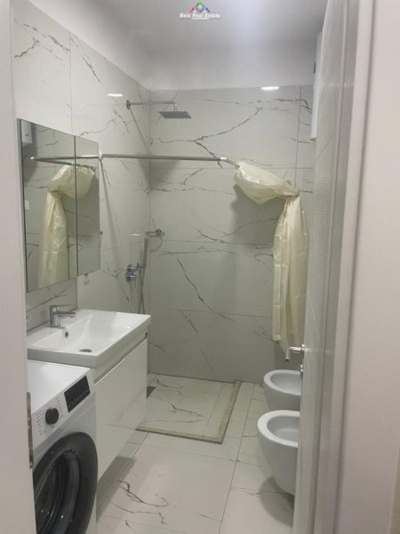 Tirane, jepet me qera apartament 1+1 Kati 5, 65 m² 550 € (shkolla ebaletit)