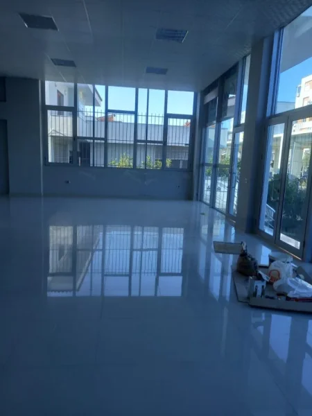 Tirane, jepet me qera ambjent biznesi Kati 0, 175 m² 1.000 € (Fushe Mezez)