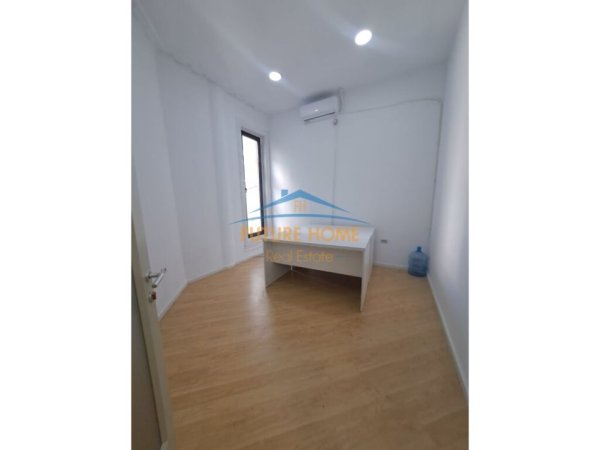 Tirane, jepet me qera apartament Kati 1, 80 m² 1.520 € (QENDER TIRANE)