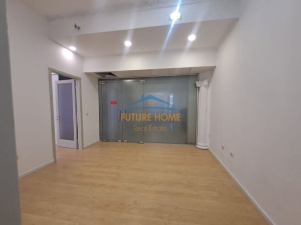 Tirane, jepet me qera apartament Kati 1, 80 m² 1.520 € (QENDER TIRANE)