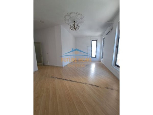 Tirane, jepet me qera apartament Kati 1, 80 m² 1.520 € (QENDER TIRANE)