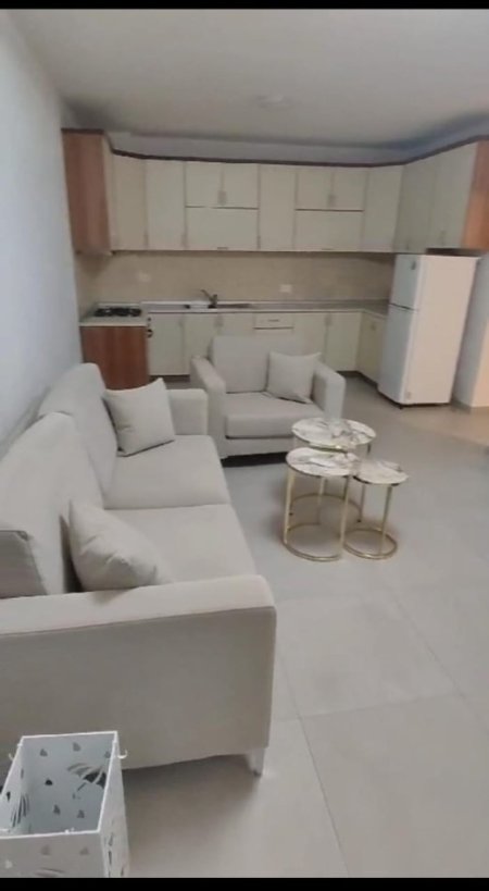 Tirane, jepet me qera zyre Kati 4, 80 m² 700 € (mylym shyri)