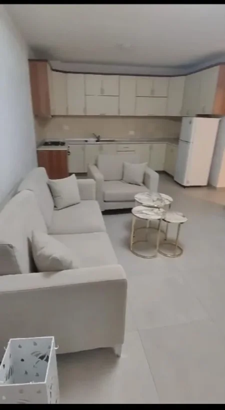 Tirane, jepet me qera zyre Kati 4, 80 m² 700 € (mylym shyri)