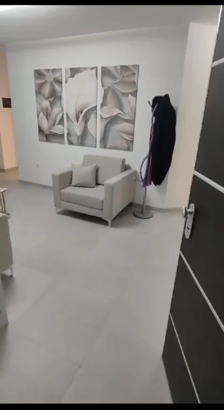 Tirane, jepet me qera zyre Kati 4, 80 m² 700 € (mylym shyri)