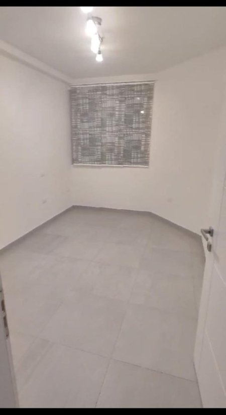 Tirane, jepet me qera zyre Kati 4, 80 m² 700 € (mylym shyri)