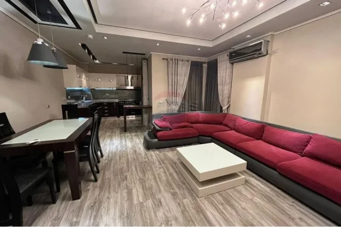 jepet me qera 2+1 , 110 m² 650 € (tek liqeni i thate)