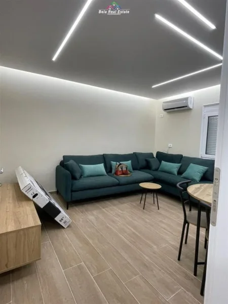 Tirane, jepet me qera apartament 2+1 Kati 4, 75 m² 550 € (ali demi)