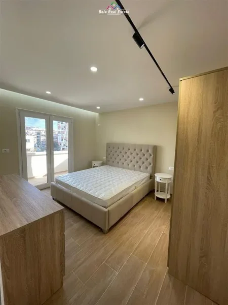 Tirane, jepet me qera apartament 2+1 Kati 4, 75 m² 550 € (ali demi)