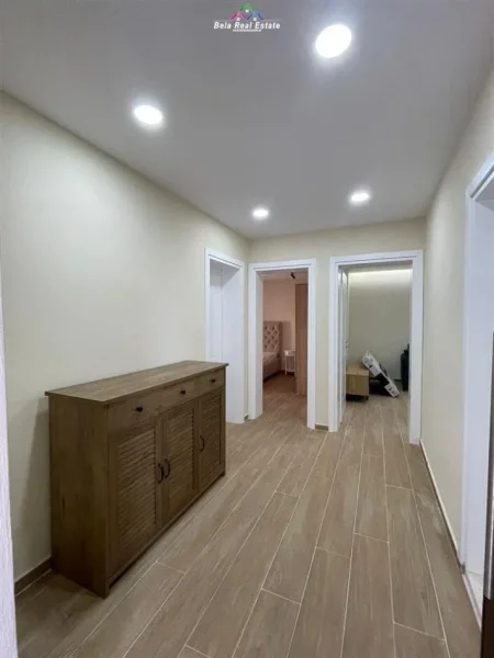 Tirane, jepet me qera apartament 2+1 Kati 4, 75 m² 550 € (ali demi)