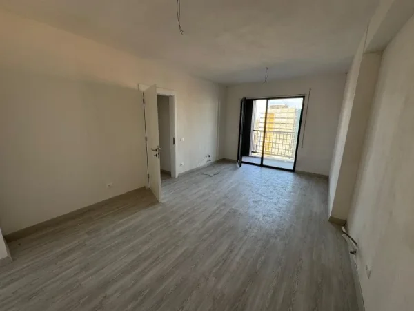 Tirane, shitet apartament 2+1+Ballkon Kati 5, 198.200 € (Jordan Misja)