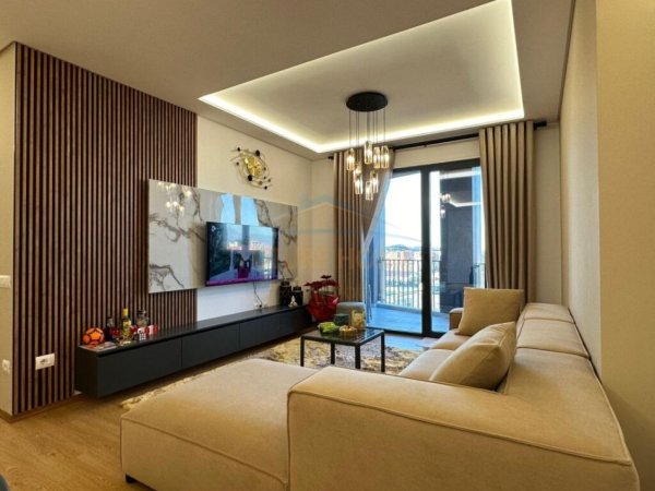 Tirane, jepet me qera apartament 2+1+Ballkon Kati 7, 113 m² 900 € (Pallati me Shigjeta)