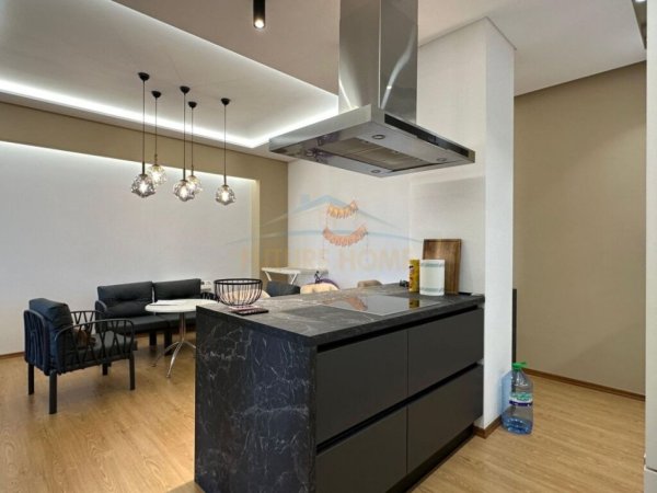 Tirane, jepet me qera apartament 2+1+Ballkon Kati 7, 113 m² 900 € (Pallati me Shigjeta)
