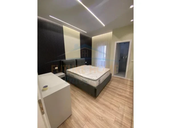 Tirane, jepet me qera apartament 2+1+Ballkon Kati 1, 115 m² 700 € (Ali Demi)