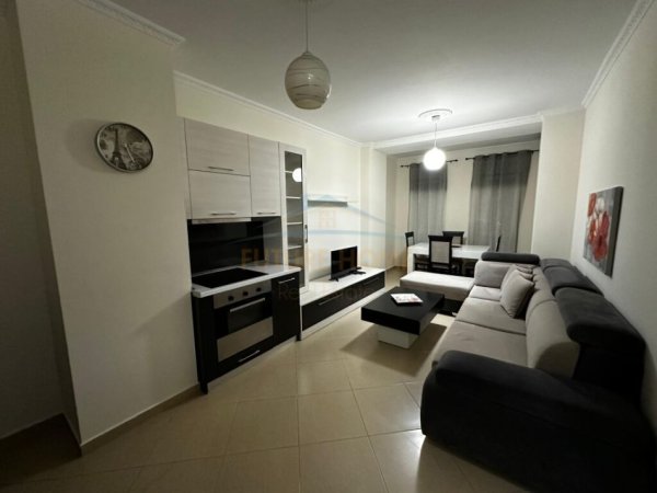 Tirane, jepet me qera apartament 1+1 Kati 5, 62 m² 550 € (21 Dhjetori)