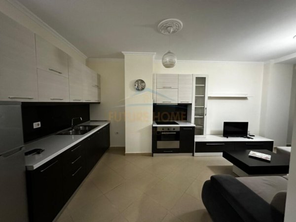 Tirane, jepet me qera apartament 1+1 Kati 5, 62 m² 550 € (21 Dhjetori)