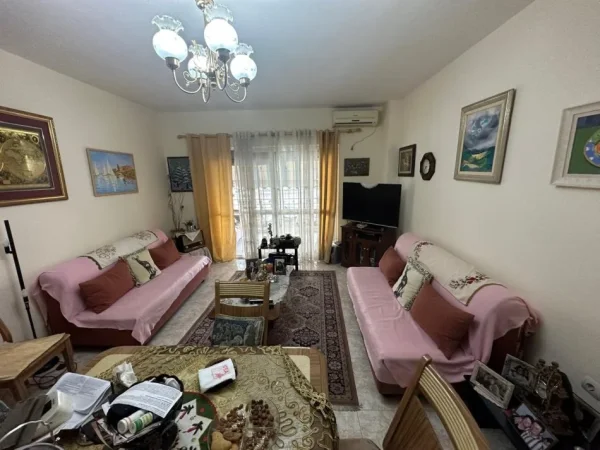 Tirane, shitet apartament 2+1+Aneks+Ballkon Kati 3, 91 m² 218.400 € (Rruga Myslym Shyri)