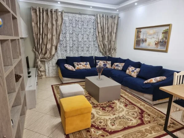 Tirane, jepet me qera apartament 2+1+Ballkon Kati 7, 100 m² 550 € (astir)