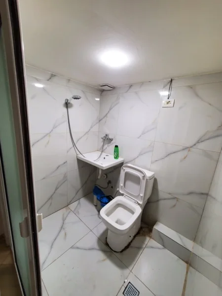Tirane, shitet dyqan Kati 0, 38 m² 65.000 € (Rruga Joklin Persi)