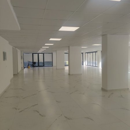 Tirane, jepet me qera ambjent biznesi Kati 1, 1.000 m² 8.000 € (RRUGA E DIBRES)