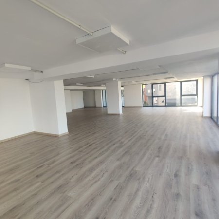 Tirane, jepet me qera ambjent biznesi Kati 1, 1.000 m² 8.000 € (RRUGA E DIBRES)