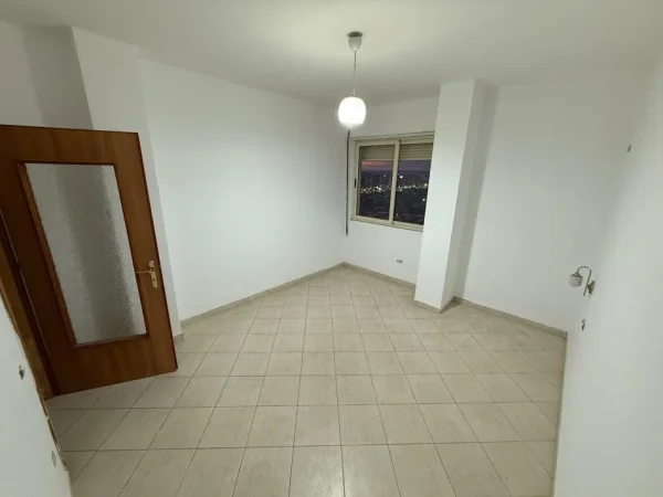 Tirane, shes apartament 2+1+Ballkon Kati 11, sip. 90m² 180.000 € (Perball Delijorgjit)