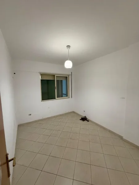 Tirane, shes apartament 2+1+Ballkon Kati 11, sip. 90m² 180.000 € (Perball Delijorgjit)