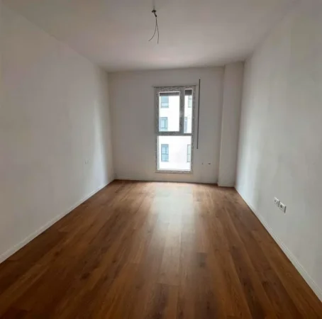 Tirane, jepet me qera zyre Kati 6, 100 m² 600 € (Don Bosko, Tirana Trio Tower Residence)