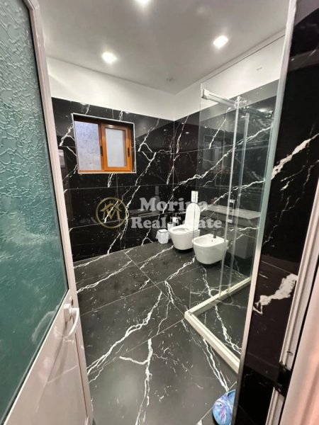 Tirane, jepet me qera shtepi 2+1+Aneks+Ballkon Kati 2, 115 m² 450 € (Casa Italia-Pati Travel Terminali)