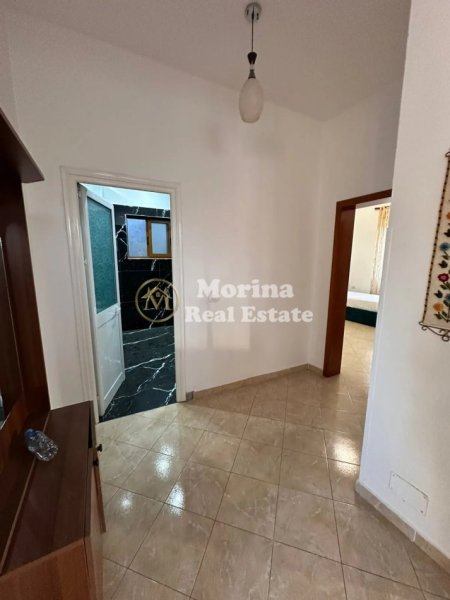 Tirane, jepet me qera shtepi 2+1+Aneks+Ballkon Kati 2, 115 m² 450 € (Casa Italia-Pati Travel Terminali)