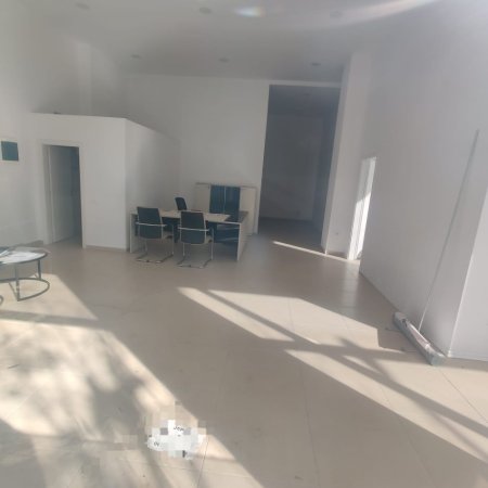Tirane, jepet me qera ambjent biznesi Kati 0, 136 m² 1.500 € (RRUGA E DIBRES)