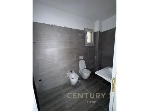 Tirane, shitet apartament 2+1 Kati 3, 100 m² 170.000 € (Trio Towers)