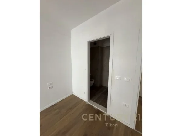 Tirane, shitet apartament 2+1 Kati 3, 100 m² 170.000 € (Trio Towers)