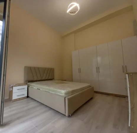 Tirane, jepet me qera apartament 1+1+Ballkon Kati 1, 60 m² 530 € (kodra e diellit)