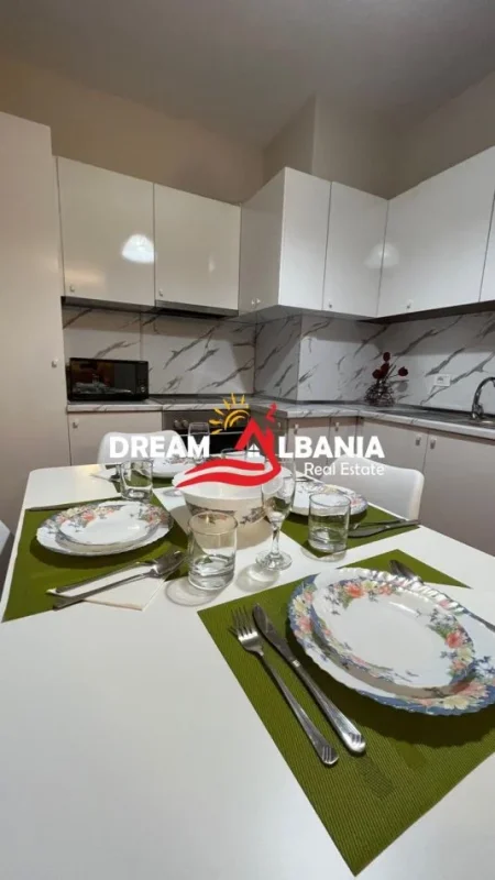 Tirane, jepet me qera apartament 2+1+Ballkon Kati 7, 85 m² 800 € (Ne rrugen Sami Frasheri, prane gjimnazit "Petro Nini Luarasi")