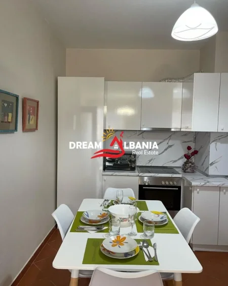 Tirane, jepet me qera apartament 2+1+Ballkon Kati 7, 85 m² 800 € (Ne rrugen Sami Frasheri, prane gjimnazit "Petro Nini Luarasi")