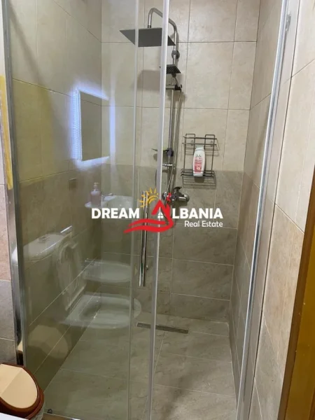 Tirane, jepet me qera apartament 2+1+Ballkon Kati 7, 85 m² 800 € (Ne rrugen Sami Frasheri, prane gjimnazit "Petro Nini Luarasi")