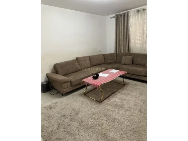 Tirane, shitet apartament 2+1 Kati 3, 75 m² 130.000 € (Globe)