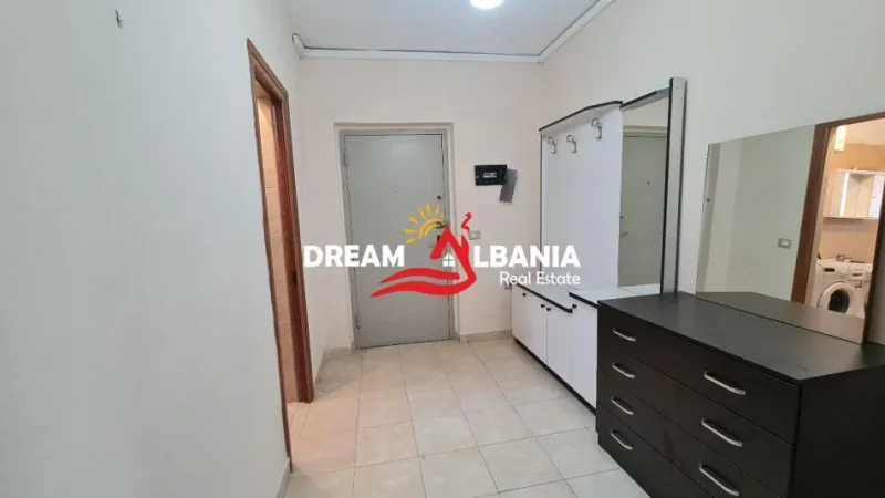 Tirane, shitet apartament 1+1+Ballkon Kati 4, 56 m² 110.000 € (Tek Kryqezimi i Brrylit)