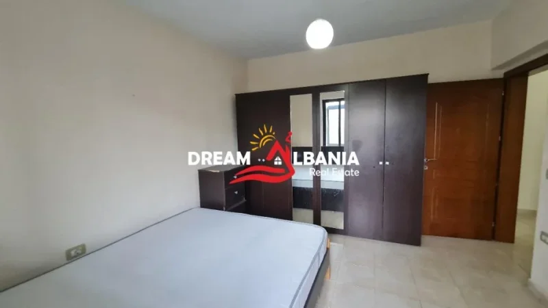 Tirane, shitet apartament 1+1+Ballkon Kati 4, 56 m² 110.000 € (Tek Kryqezimi i Brrylit)