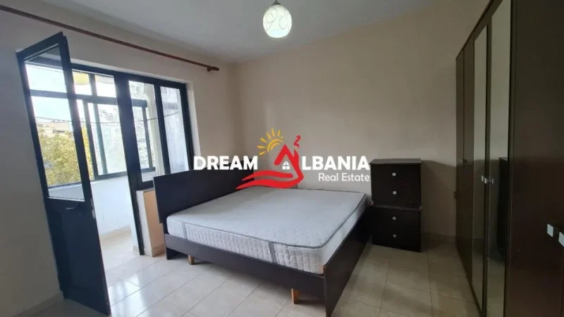 Tirane, shitet apartament 1+1+Ballkon Kati 4, 56 m² 110.000 € (Tek Kryqezimi i Brrylit)