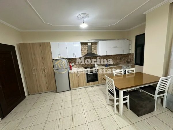 Tirane, jepet me qera apartament 1+1 Kati 2, 70 m² 500 € (Kopshti Zoologjik)