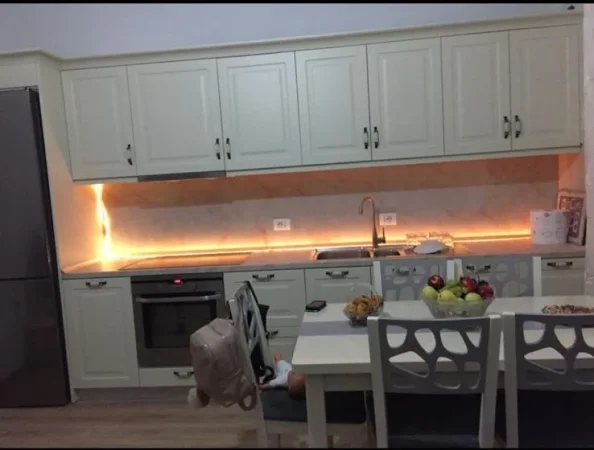 Tirane, jepet me qera apartament 3+1+Ballkon Kati 1, 340 m² 700 € (QYTET STUDENTI)