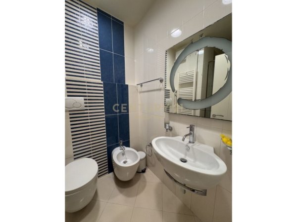 Tirane, jap me qera apartament 3+1+2+POST PARKIMI , 136 m² 1.300 € (Rruga e Kosovarëve)