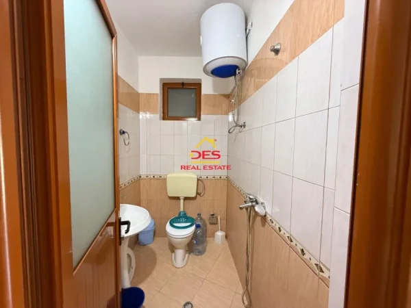 Vlore, jepet me qera hotel Kati 0, 11.500 € (Rruga Dhimitër Konomi)