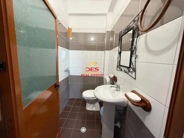 Vlore, jepet me qera hotel Kati 0, 11.500 € (Rruga Dhimitër Konomi)