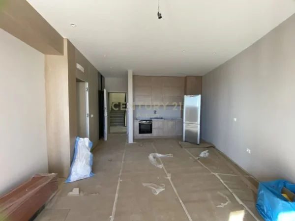 Tirane, jap me qera apartament 1+1+POST PARKIMI , 80 m² 1.100 € (Rruga e Kosovarëve)