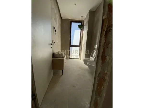 Tirane, jap me qera apartament 1+1+POST PARKIMI , 80 m² 1.100 € (Rruga e Kosovarëve)
